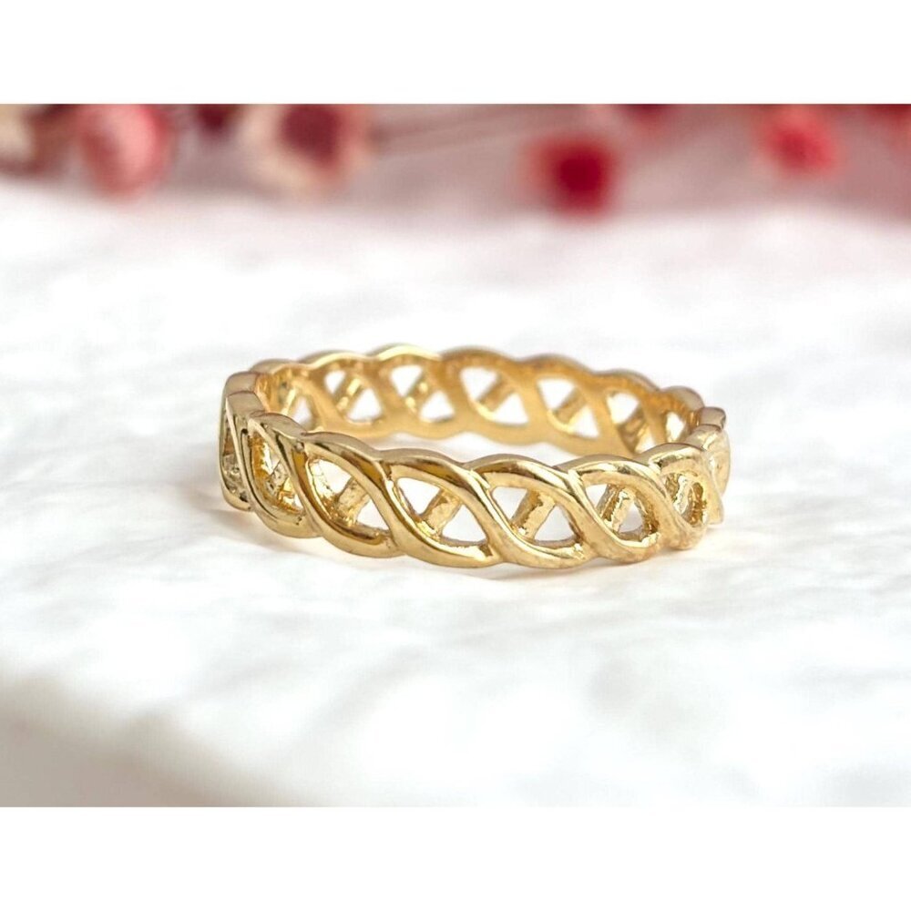 Braided Minimalist 90's Gold Toned Costume Jewelry Vintage Ring - sz 10